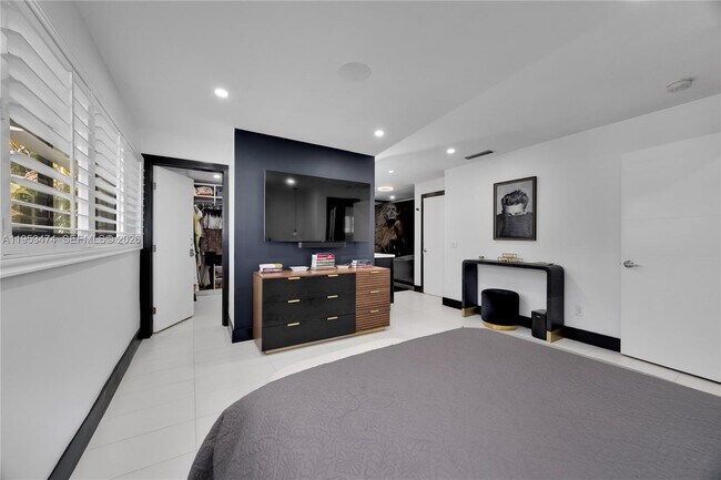 Building Photo - 1117 Alberca St