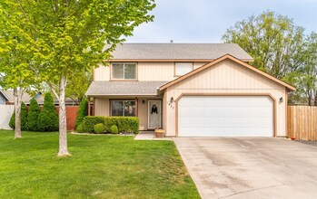 Building Photo - Large 4 Bedroom 2 Bathroom Pet Friendly Home