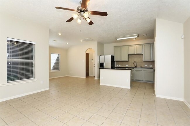 Building Photo - 8231 Gran Villa Dr