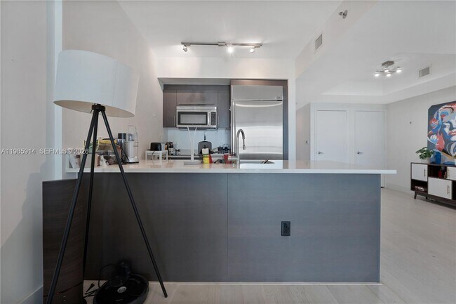 Building Photo - 500 Brickell Ave