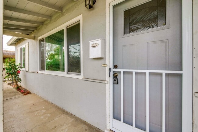 Building Photo - Wow! What a Great Home! Available NOW!