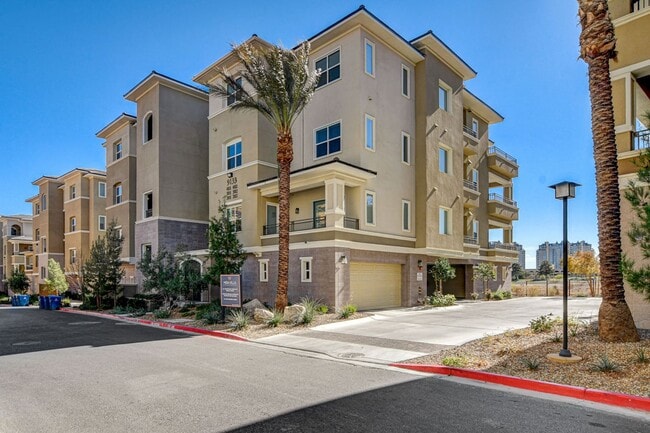 Building Photo - Mira Villa Condo
