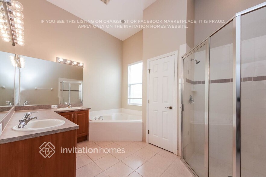 Building Photo - 2856 Majestic Isle Dr