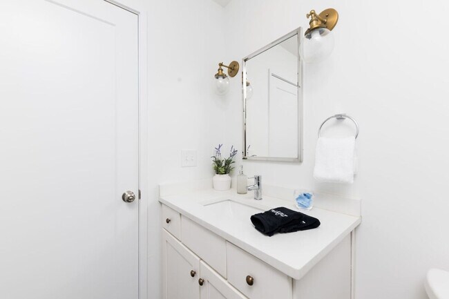 Building Photo - 5604 New York Ave