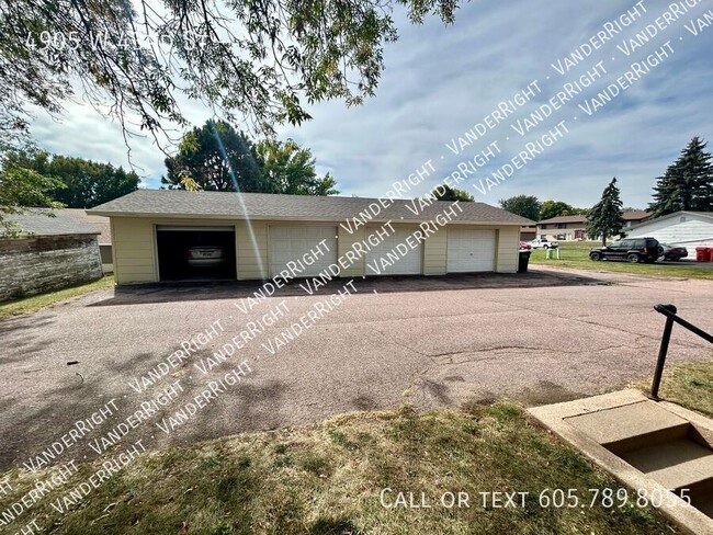 Building Photo - 4905 W 43rd St
