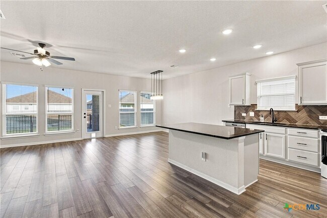 Building Photo - 2827 Fox River Dr