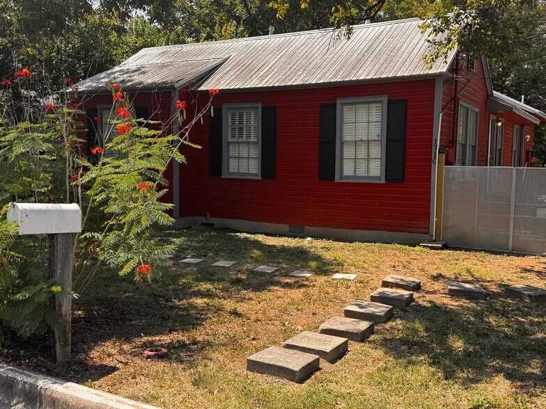 Primary Photo - 1710 Clifford Ave