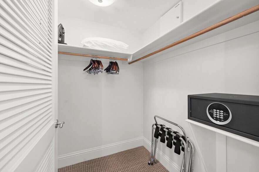 Building Photo - 4391 Collins Ave