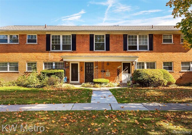 Building Photo - 3220 Shenandoah Dr