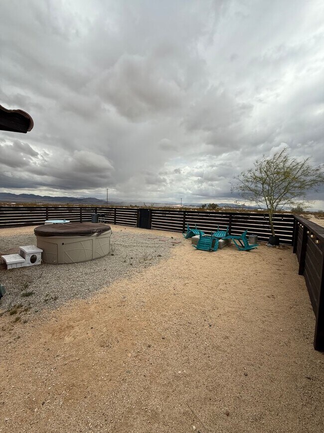 Building Photo - Private 1 Bedroom 1 Bathroom Home