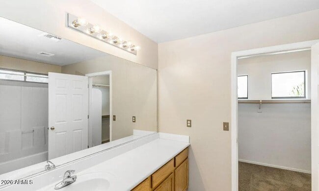 Building Photo - 1449 E 11th St