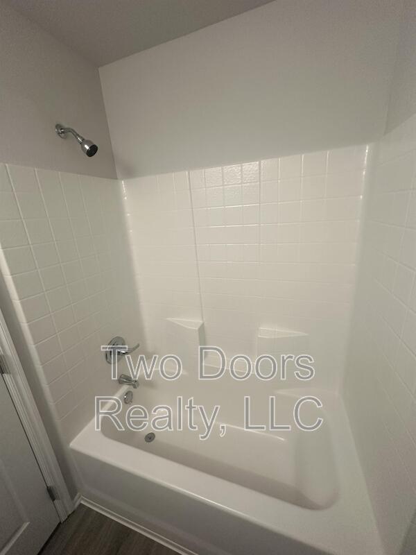 Building Photo - 1015 Ichabod Cir