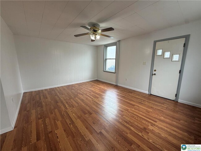 Building Photo - 27 W Allen St