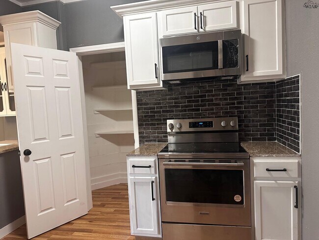 Building Photo - 1502 Fillmore St