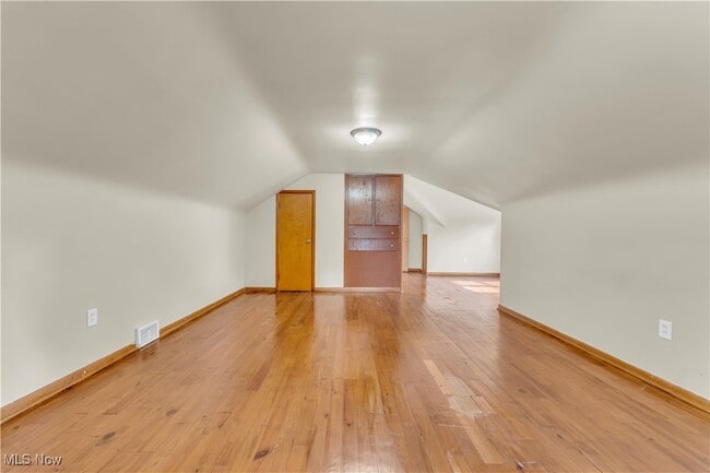 Building Photo - 5037 Greenhurst Dr