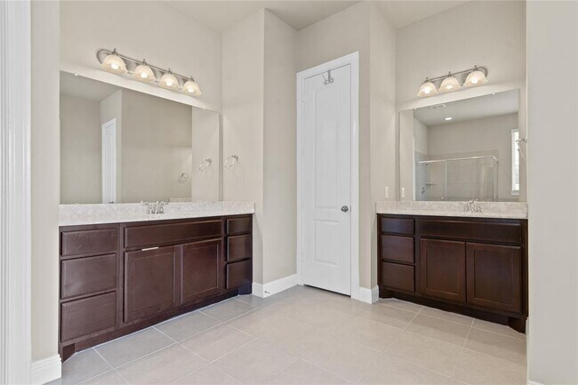 Building Photo - 20302 Rosegold Way
