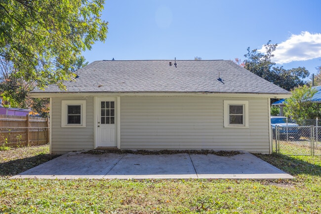 Building Photo - 812 Ashdol St