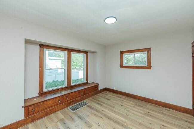 Building Photo - 2233 E 33rd St