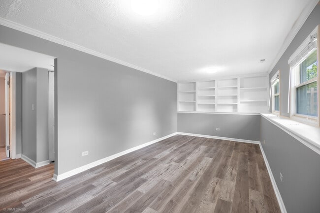 Building Photo - 2122 Kensington Dr