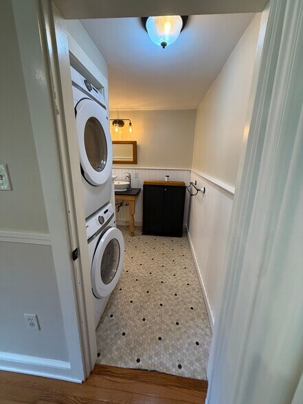 Building Photo - 21 Winter St