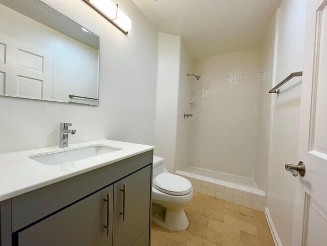 Building Photo - Located in Century City Adjacent to Beverly Hills!