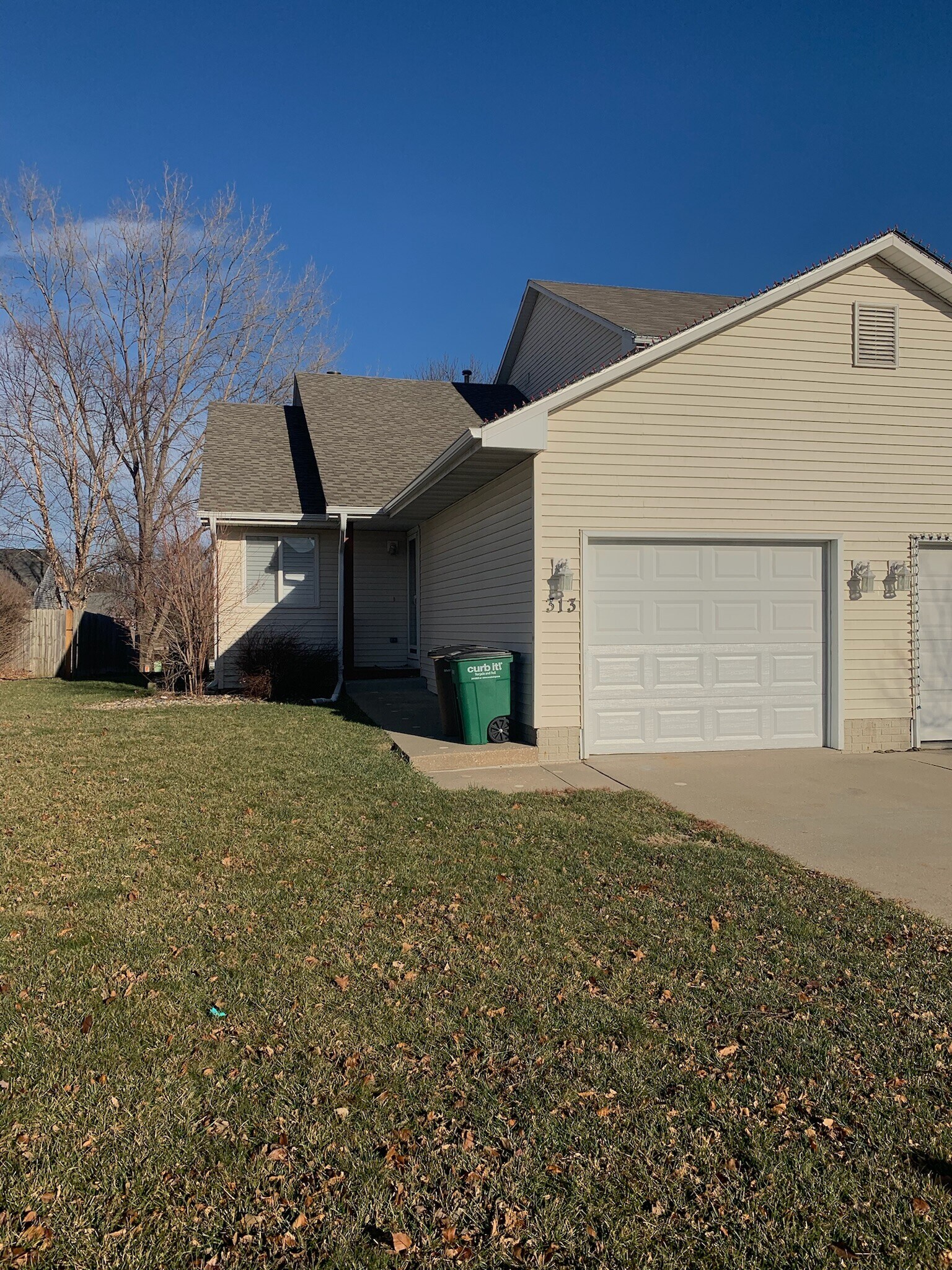 Building Photo - 313 N Cherokee Dr