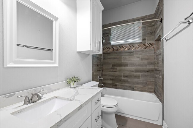 Building Photo - 8938 Intervale St