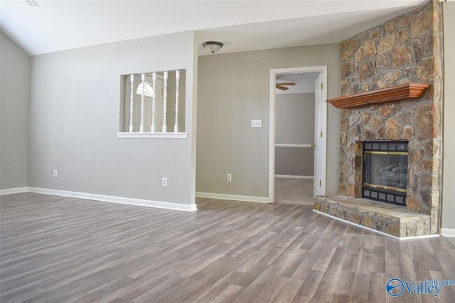 Building Photo - 105 Buttercup Ln