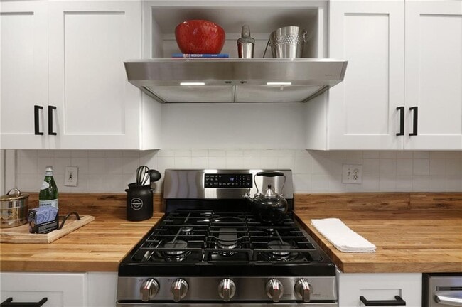 Building Photo - 961 E Rock Springs Rd NE