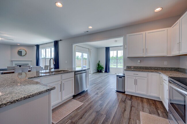 Building Photo - Luxurious 3 bedrooms 2.5 bath home in Nort...