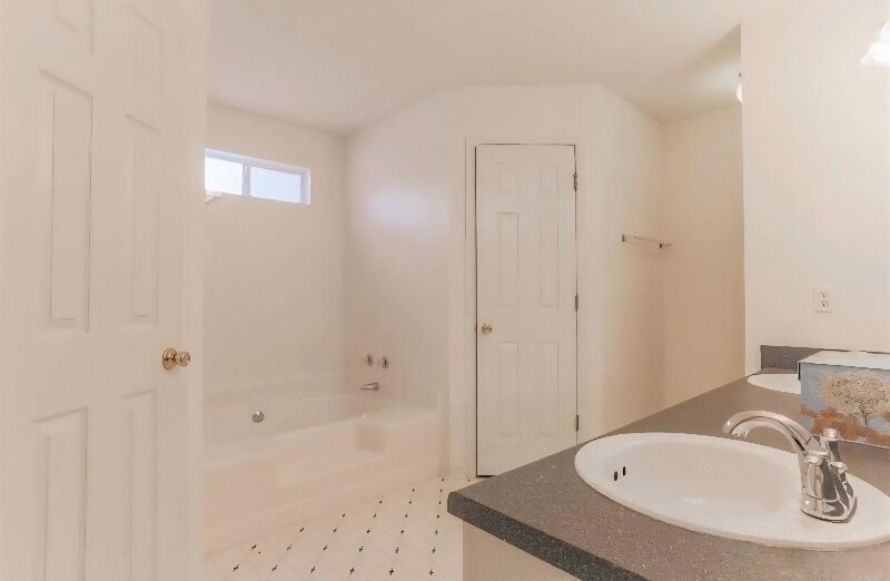 Building Photo - 915 Vonna Jo Cir