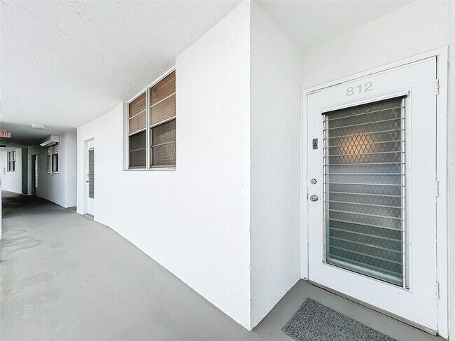 Building Photo - 2731 NE 14th Street Causeway