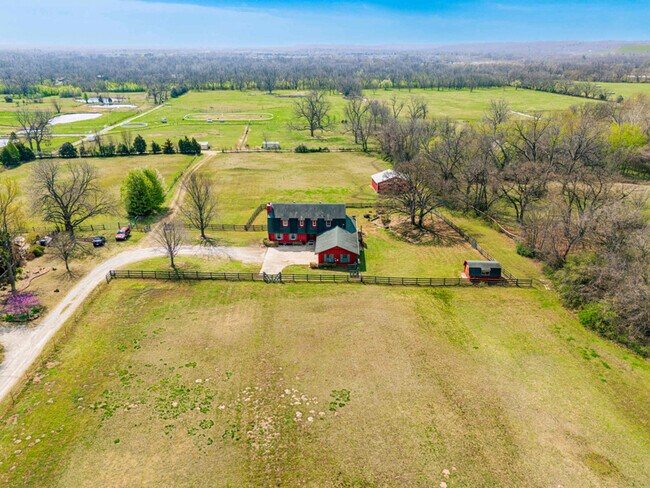 Building Photo - 9224 W 1st St