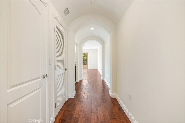 Building Photo - 1835 S Barrington Ave