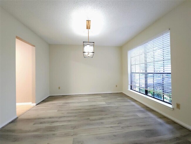 Building Photo - 3226 Country Club Blvd