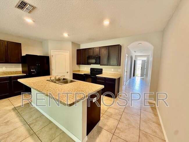 Building Photo - 930 Summer Glen Dr