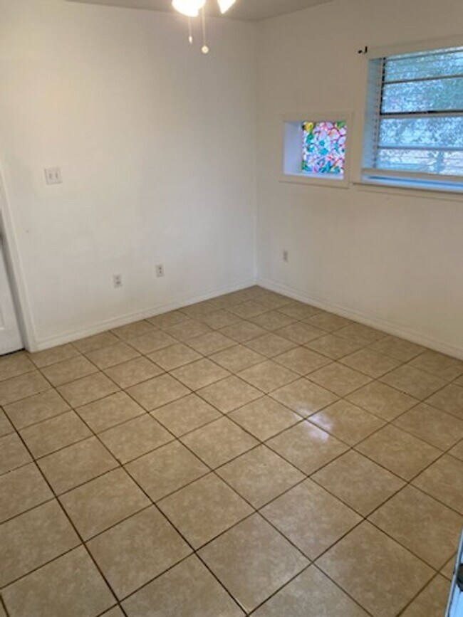 Building Photo - Available NOW! *PET FRIENDLY*