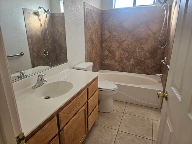 Building Photo - Unfurnished Long Term Pool & Spa