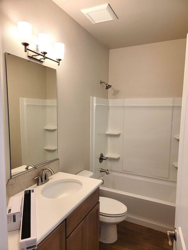 Building Photo - Newly constructed 3-bed/2-bath single-leve...