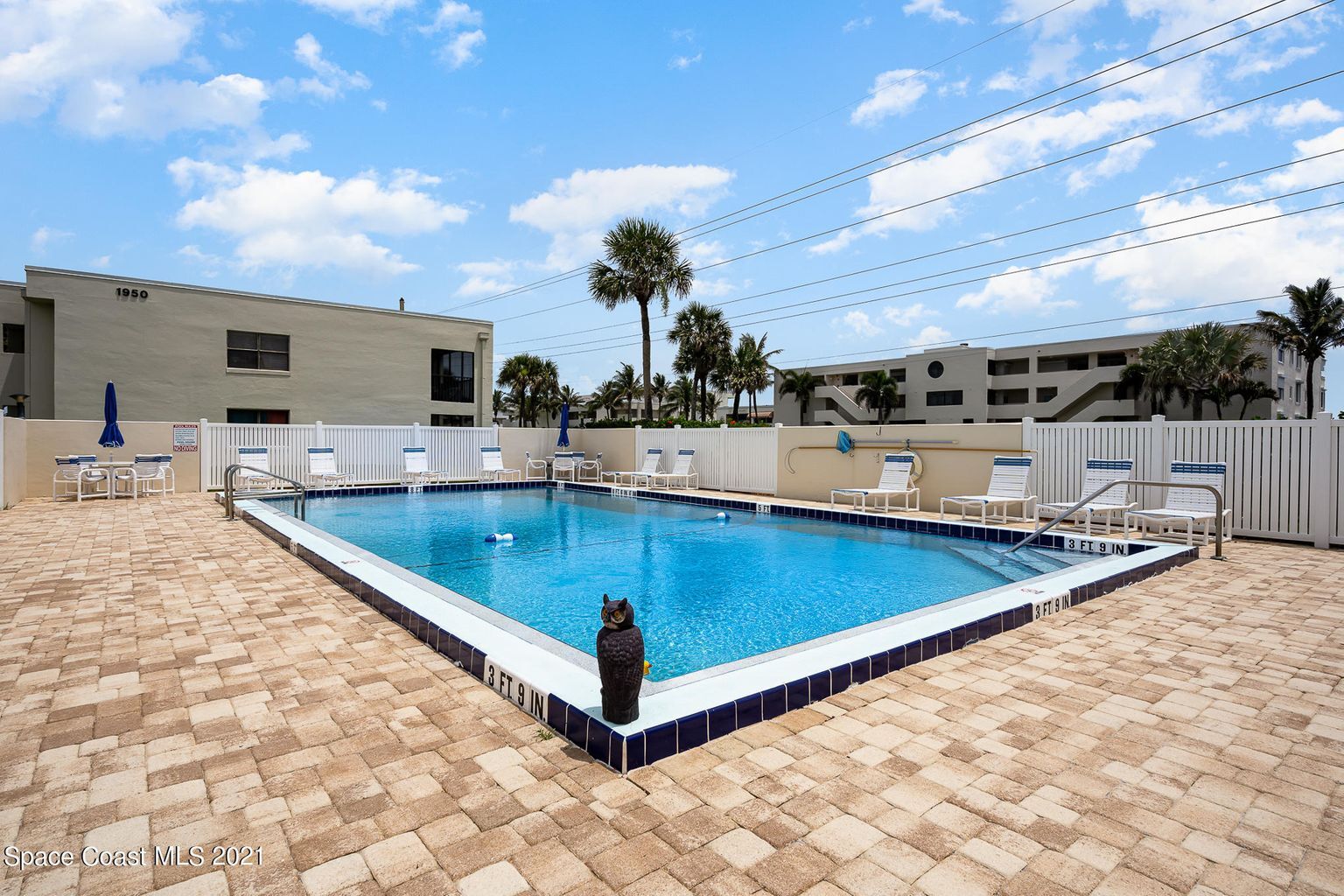 Heated swimming pool - 1850 Atlantic St