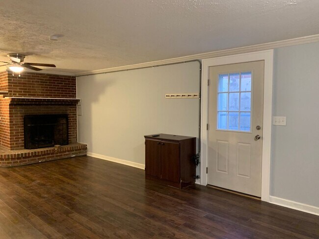 Building Photo - 908 Buchanan Dr
