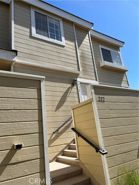 Building Photo - 2800 Plaza del Amo