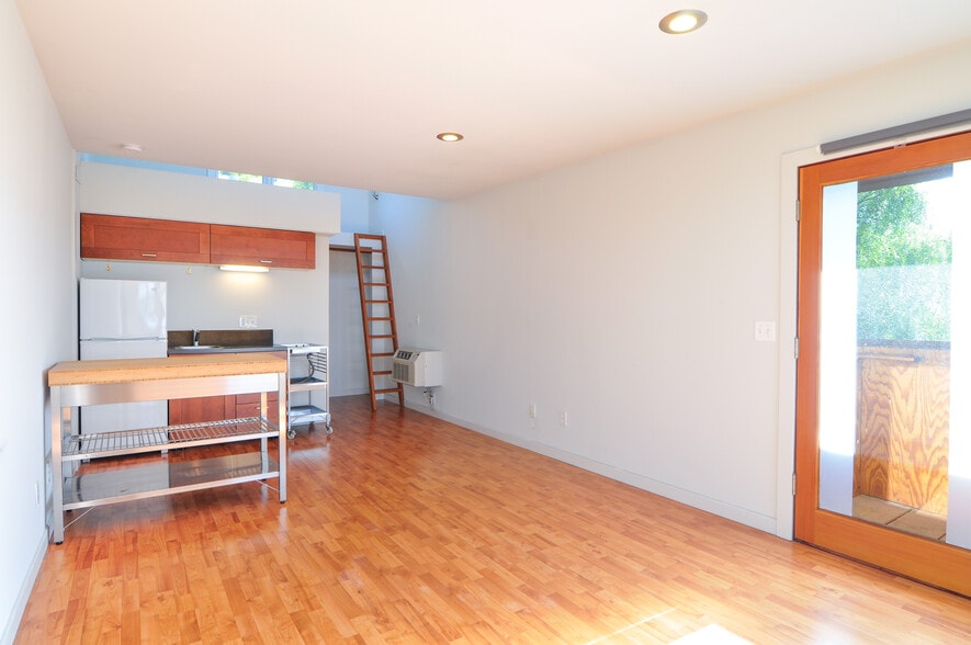 Building Photo - 3365 C St