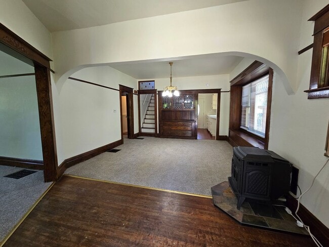 Building Photo - Garland District Home!