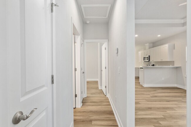 Building Photo - Spacious 3 Bedroom Home in Downtown Gainesville