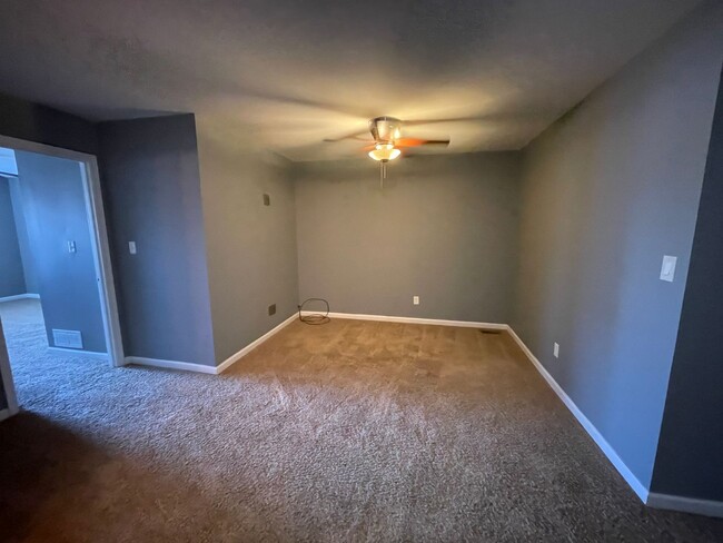 Building Photo - Move In Ready! 2 bed/4 bath townhouse with...