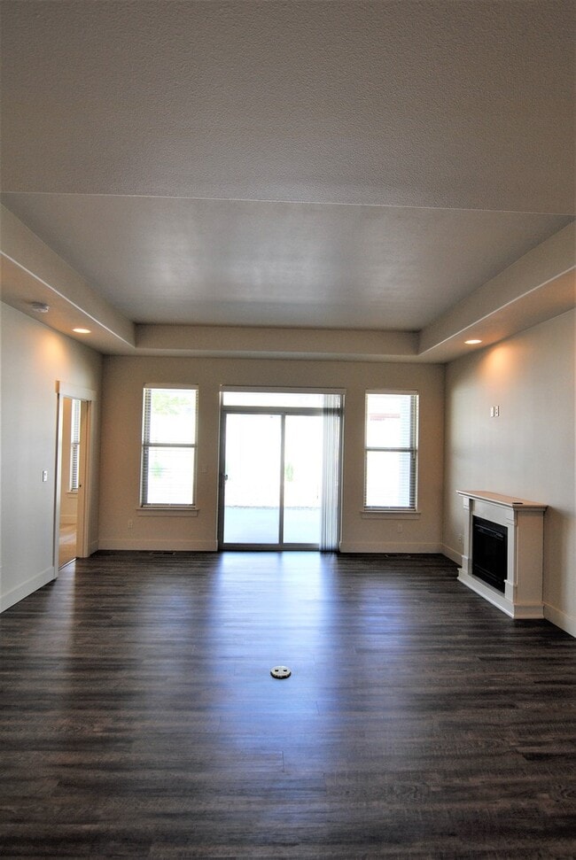 Building Photo - 1712/1714 Danny Boy Ln. Duplex