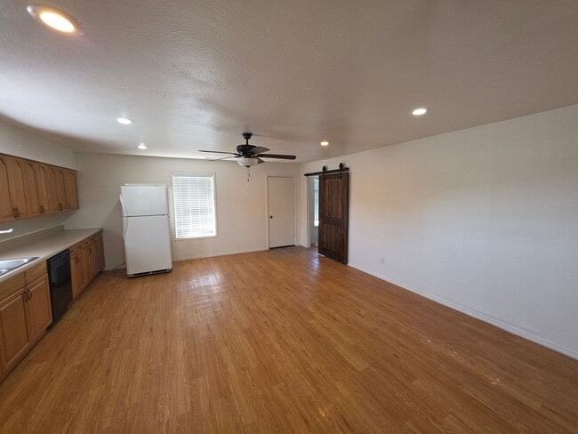 Building Photo - Newly Remodeled 2 bedroom 1 bath home