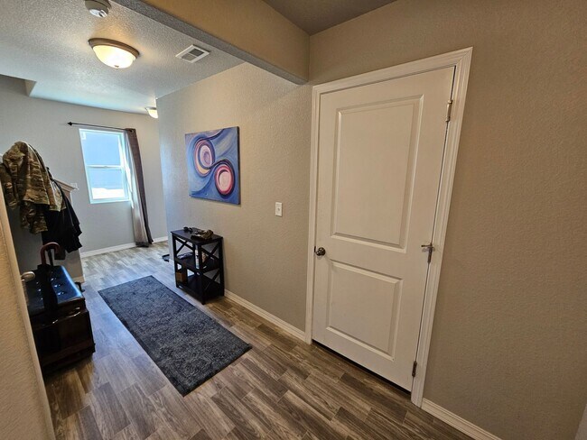 Building Photo - Spacious 3 Bed 3 bath house in 80916!