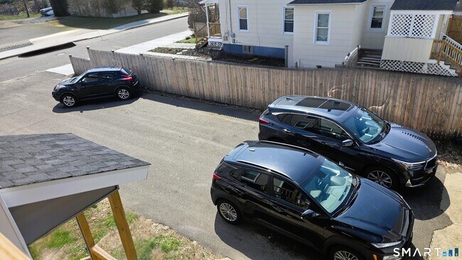 Building Photo - 14 Meadow St